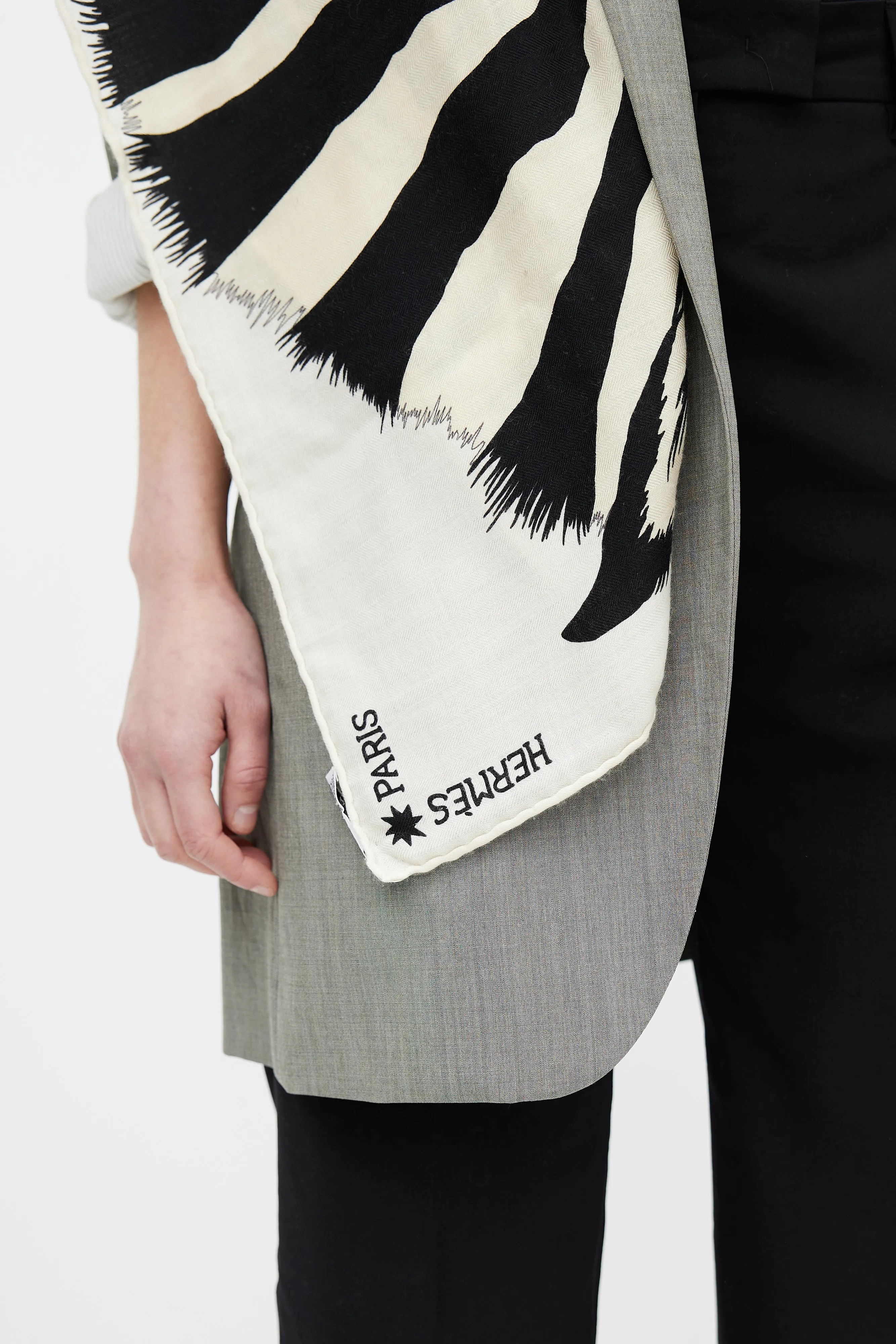 Black & Cream Cashmere Pegasus 140 Print Shawl